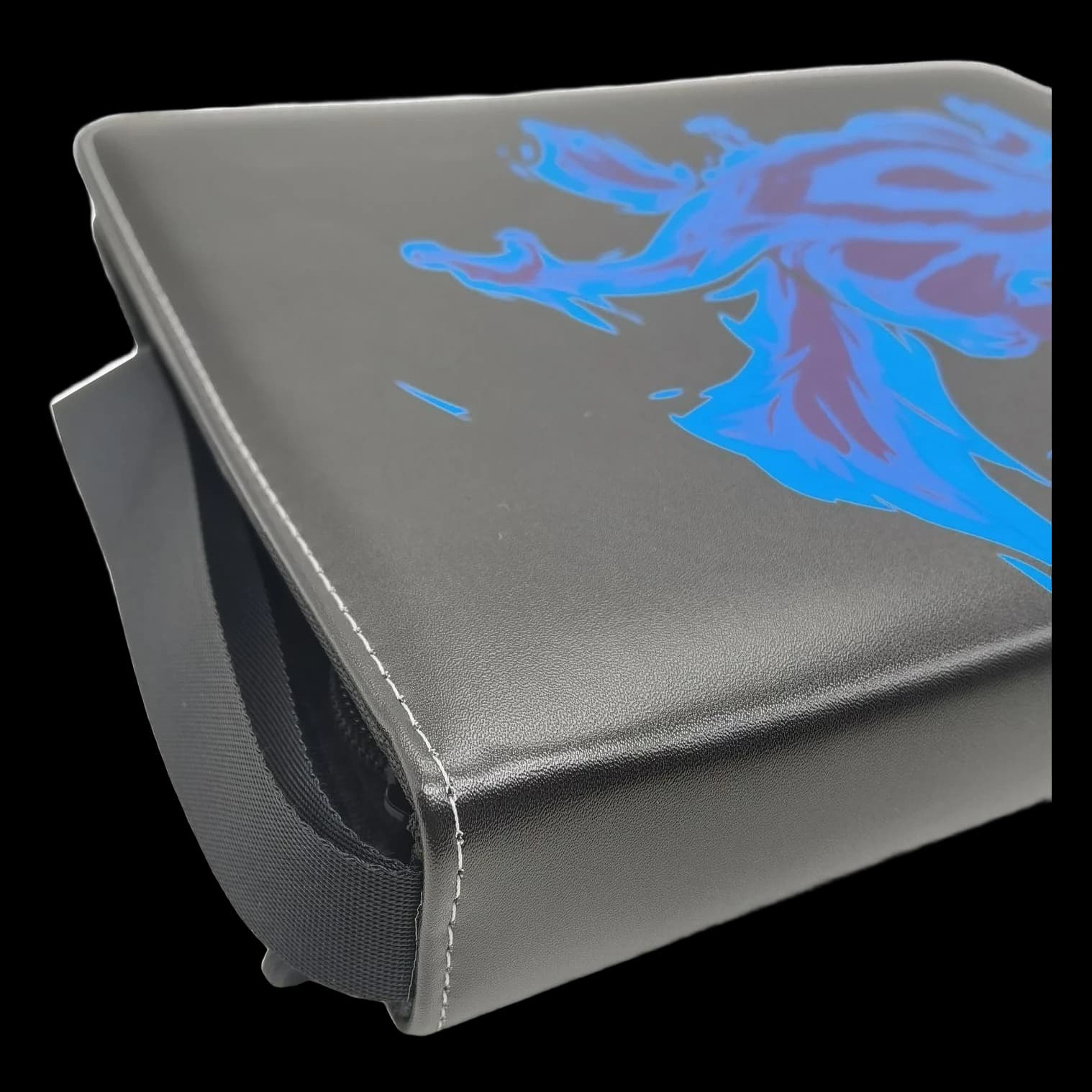 Hoek van de Blue Blaze Dragon map met de rits en de polslus